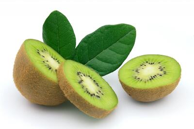 Juicing Kiwi Juicing Kiwi